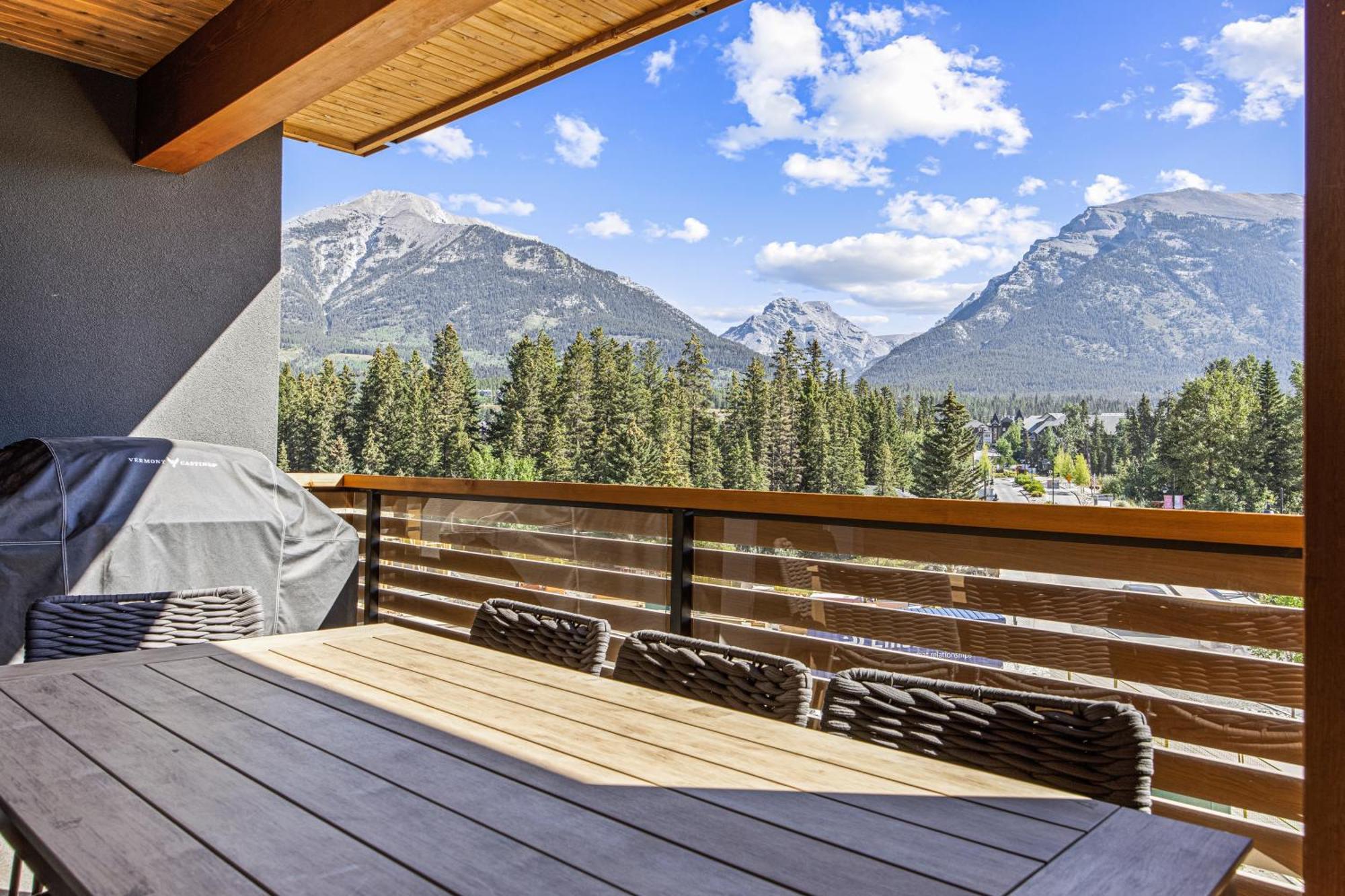 Serenity Villa At Tamarack Canmore Exterior photo