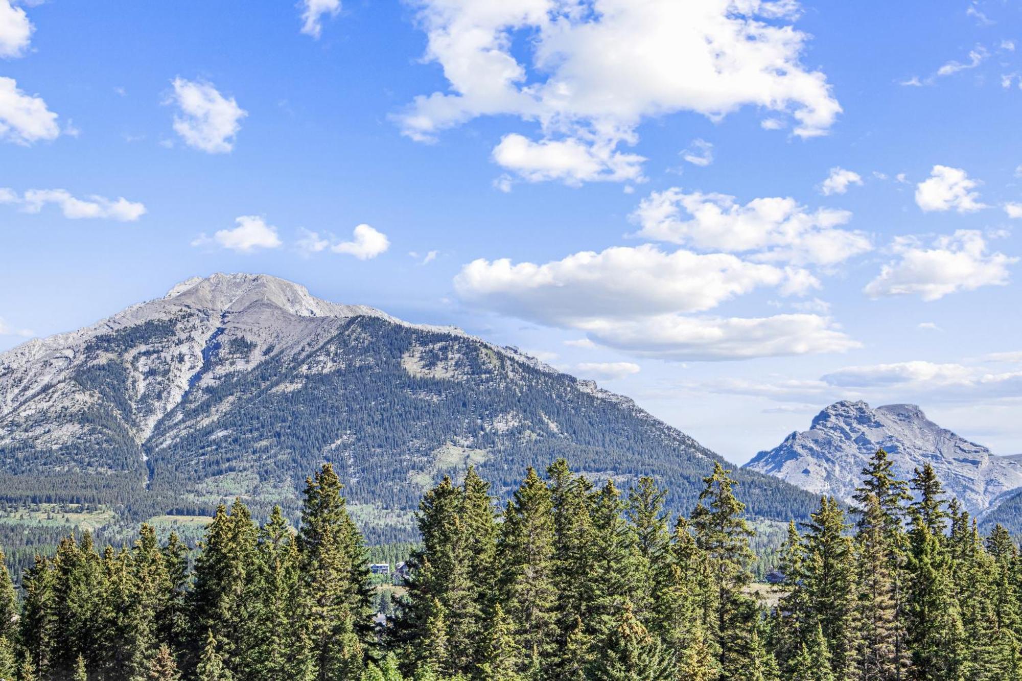 Serenity Villa At Tamarack Canmore Exterior photo